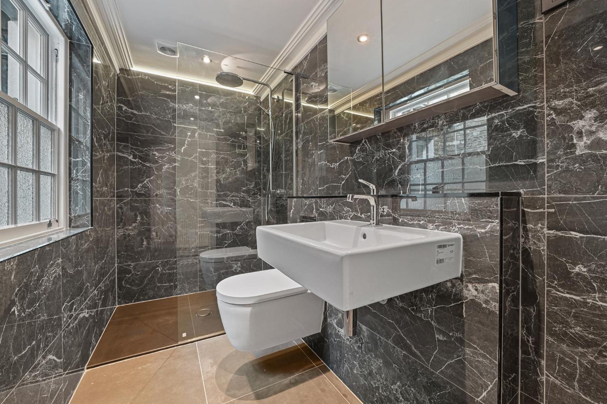 Knightsbridge 3 Bedroom 1 Minute Harrods Londres